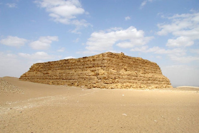 Een Mastaba graf.